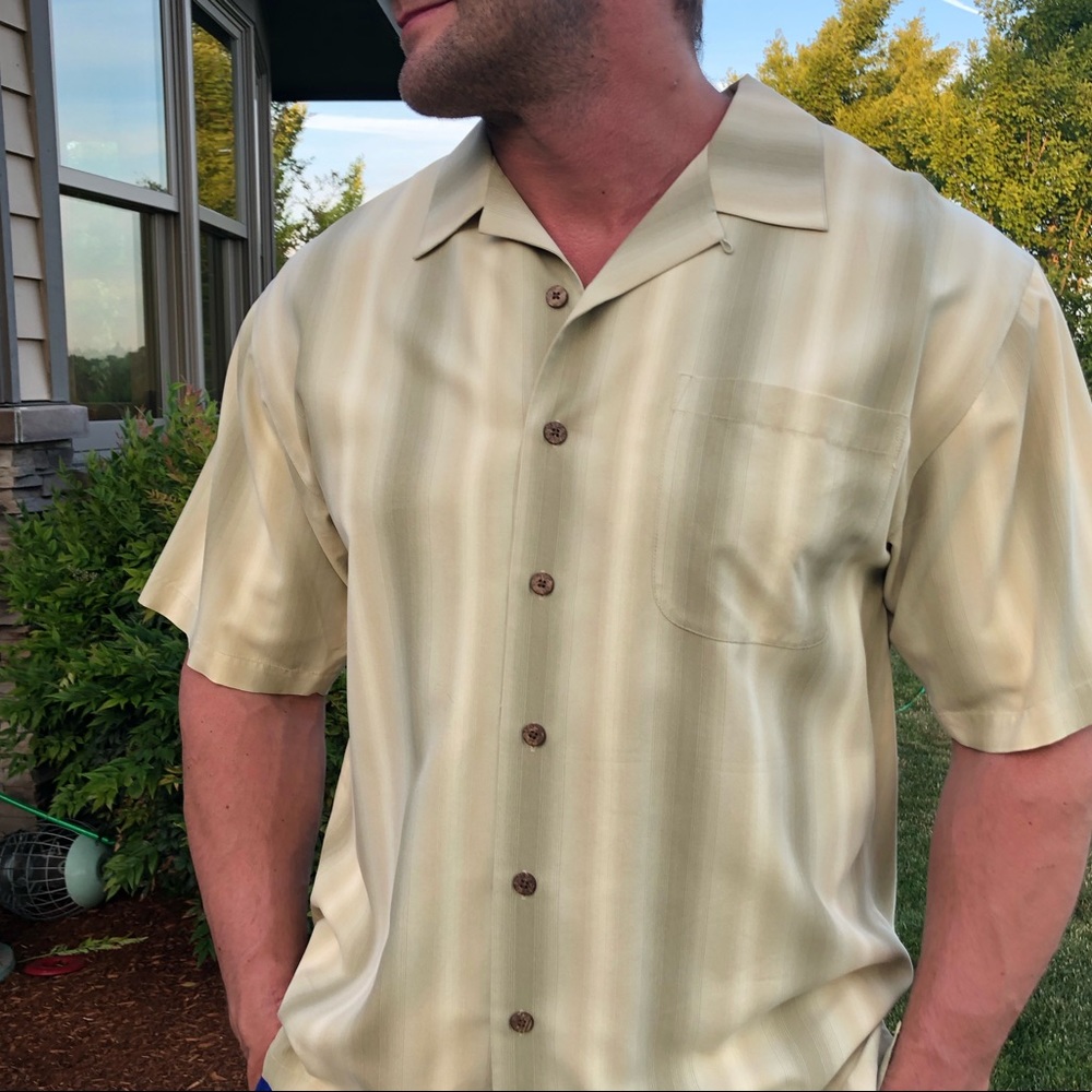 Tommy Bahama men’s short sleeve button down